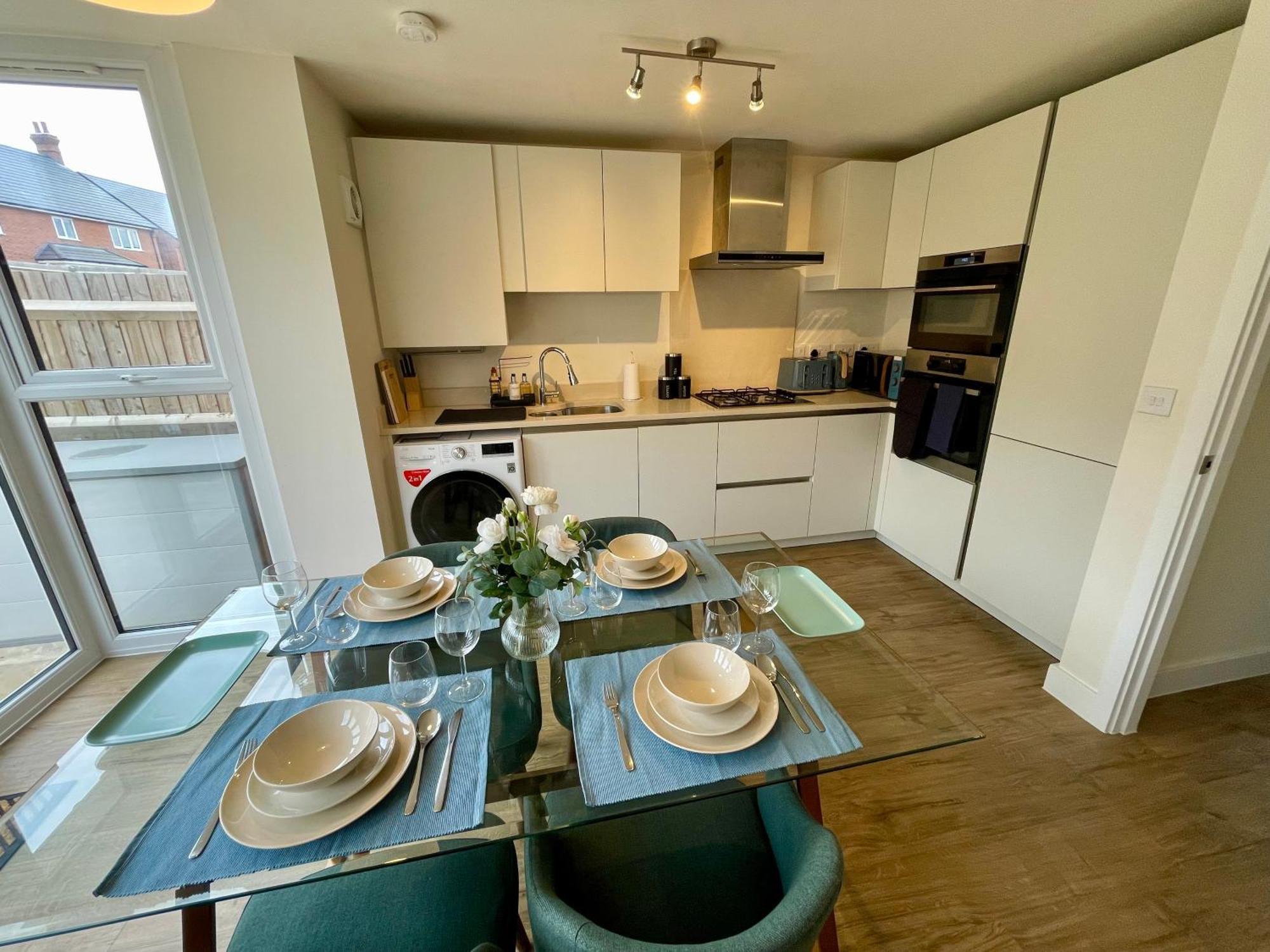 3-Bedroom Luxury Stay With Free Parking Market Harborough Exterior foto